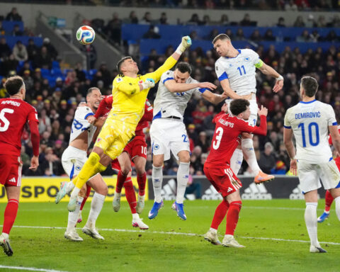 Goal-getters Lewandowski and Džeko aim to join stellar group of old geezers at World Cup