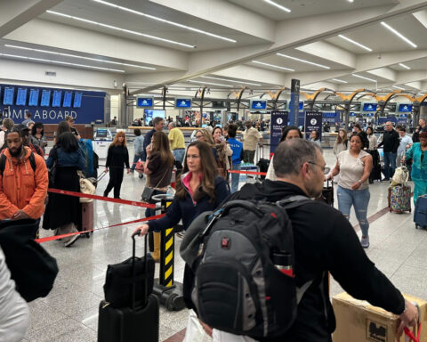 Trump signs order to pay TSA employees after Congress fails to agree on DHS funding