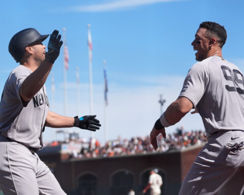 Yankees' Aaron Judge hits 2-run homer to end 0-for-7 start to season as New York tops Giants 3-0