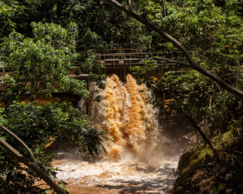 Hawaii to take over aging dam after failure scare during flood evacuations