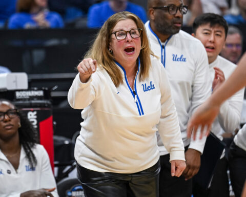 Geno Auriemma takes aim at the NCAA over the women's double-regional format in March Madness