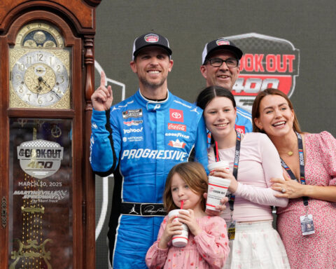 Denny Hamlin qualifies first at Martinsville, moves into tie for 10th in NASCAR poles