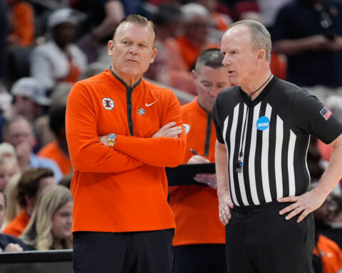 Buzzer sounds nonstop for about 7 minutes, causing delay in Iowa-Illinois March Madness game