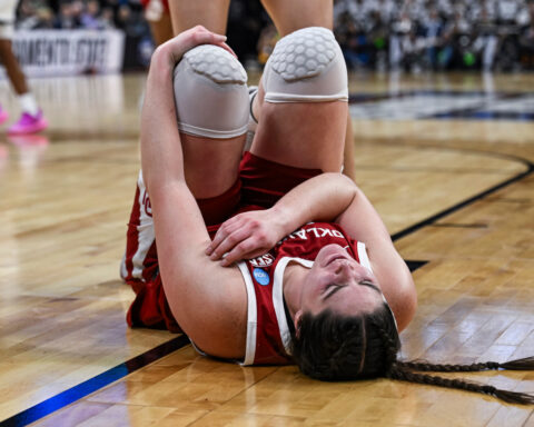 Ta'Niya Latson and Raven Johnson power South Carolina past Oklahoma to reach the women's Elite Eight