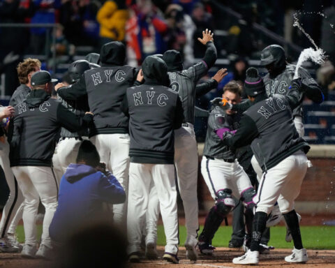Mets rally past the Pirates 4-2 on a 3-run homer by Luis Robert Jr. in the 11th inning