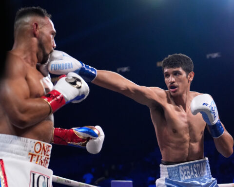 Fundora retains WBC super welterweight title with 6th-round KO of Thurman