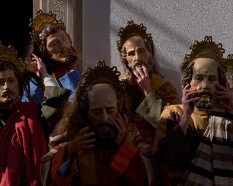 Spain begins Holy Week with processions, palm branches and familiar faces
