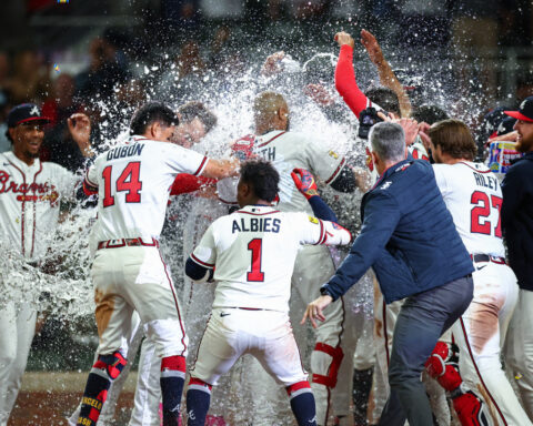 Less than 2 weeks after his mother's death, Dominic Smith delivers a historic Braves walk-off