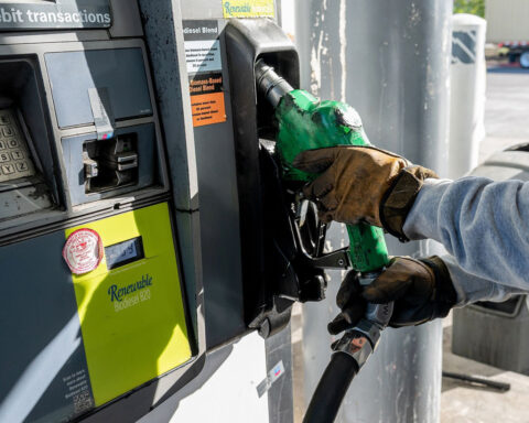 Oil prices climb after Iran warns against US ground invasion