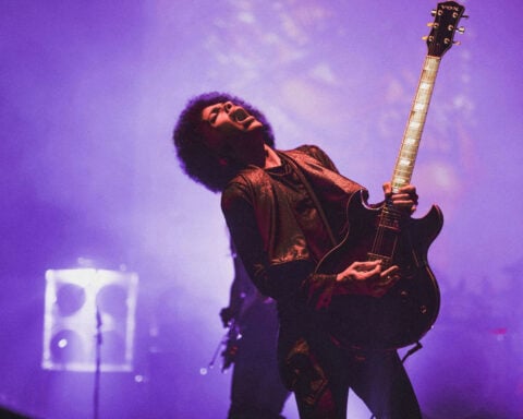 Bruce Springsteen honors Prince as tour kicks off in Minneapolis