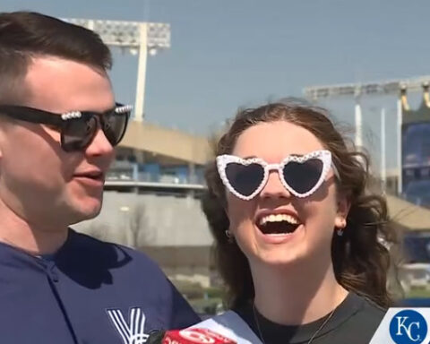 Royals fan proposes to girlfriend outside Kauffman Stadium before Opening Day game