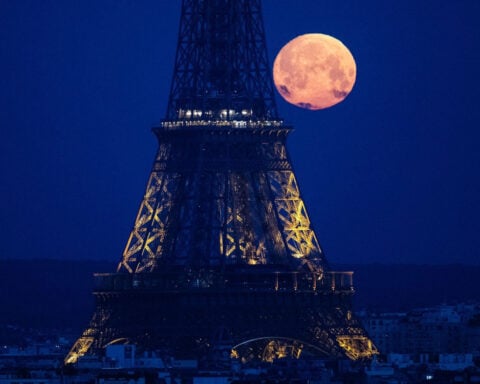 April’s full pink moon will rise in the night sky this week