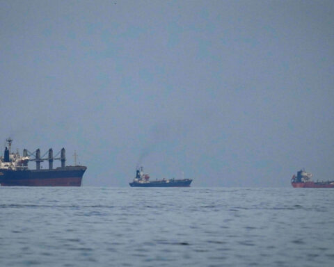 Trump officials acknowledge they can’t promise to reopen Strait of Hormuz before ending Iran war