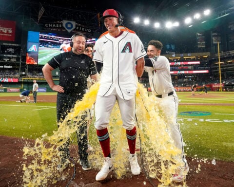 Diamondbacks 3B Jose Fernandez becomes 7th MLB player since 1900 with 2 homers in debut