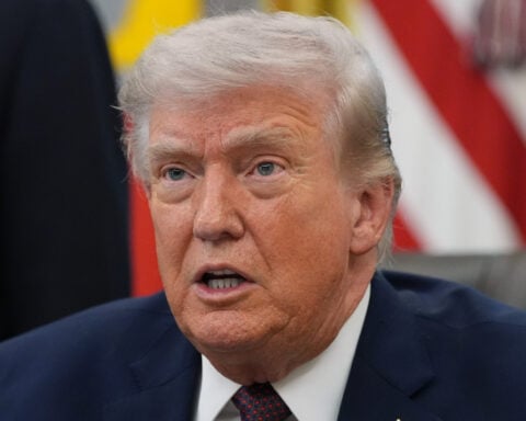 Trump says he'll sign order to resume pay for Homeland Security. His move bypasses Congress