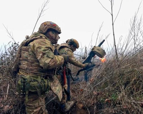 Russian aerial attacks kill 2 in Ukraine as Easter prisoner exchange planned