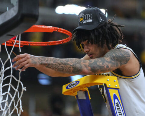 Michigan starter Elliot Cadeau joins teammates at Final Four after accidental exposure to nuts