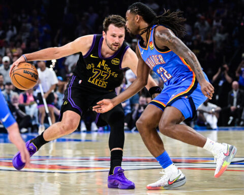 Gilgeous-Alexander’s 28 points lead Thunder's 139-96 rout of Lakers as Doncic hurts hamstring