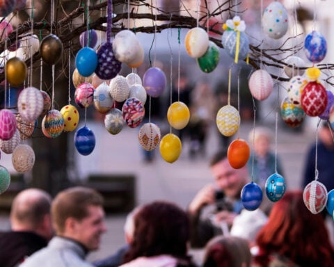 Easter eggs can be dyed and still eaten. Just follow these tips to make sure it's safe