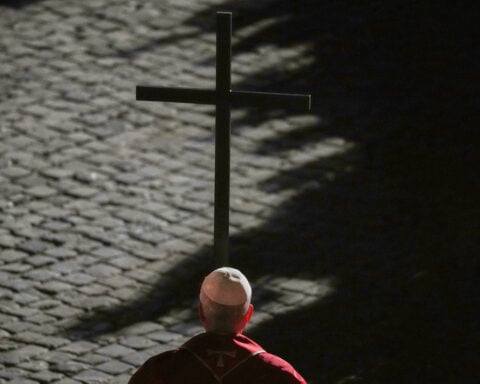 Pope Leo XIV carries cross for full Good Friday procession, the first pontiff to do so in decades
