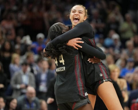 South Carolina smothers UConn 62-48 to advance to NCAA title game, snaps Huskies’ 54-game win streak