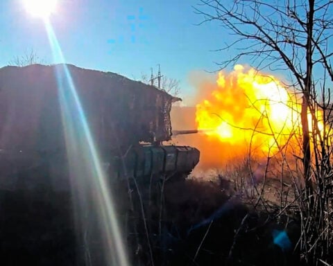 Russia and Ukraine trade deadly strikes as Zelenskyy travels to Istanbul for talks with Erdogan