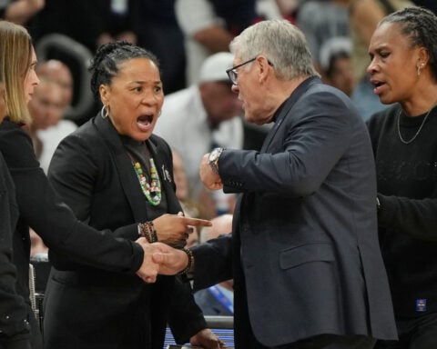 Geno Auriemma apologizes after tense endgame exchange with Dawn Staley in UConn loss