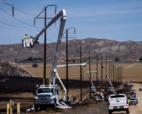 Southern California wildfire mostly contained as officials lift many evacuation orders