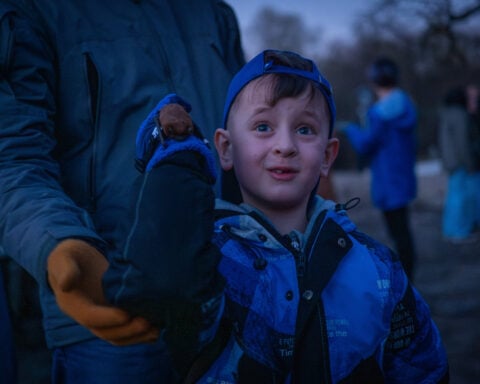 After harsh winter, Ukrainians find joy in releasing bats rescued from war