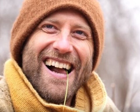 Man foraging 100 percent of his food for an entire year