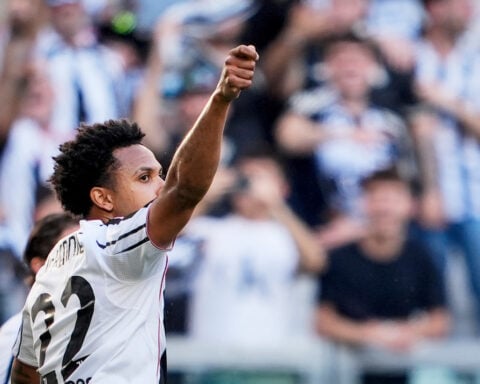 Late goal lifts Napoli into second in Serie A and McKennie helps Juve overcome Genoa
