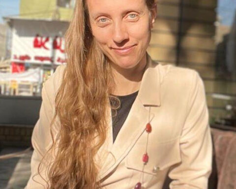 American journalist Shelly Kittleson has been released, an Iraqi official tells the AP