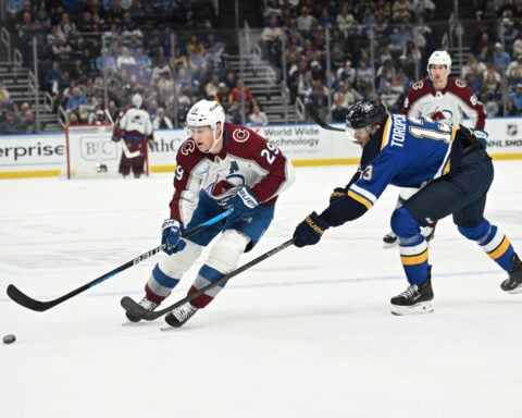 Avalanche beat the Blues 3-1 to clinch Central Division and top seed in the Western Conference
