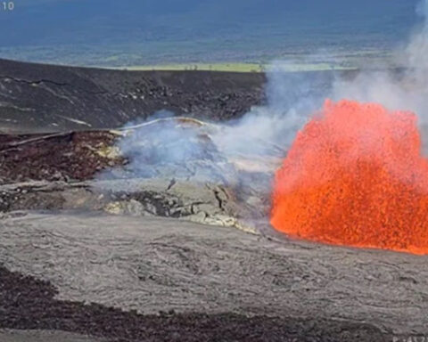 Kilauea eruption episode 44 fountains for over 8 hours; tephra chunks falling in nearby areas