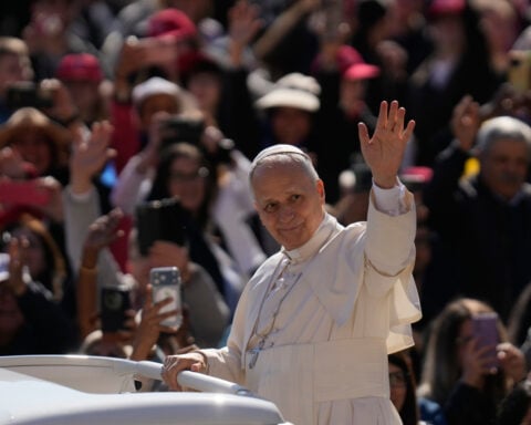 White Sox expand plans for giveaway of pope-themed hats