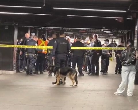 Police kill suspect after 3 people attacked at Grand Central Station