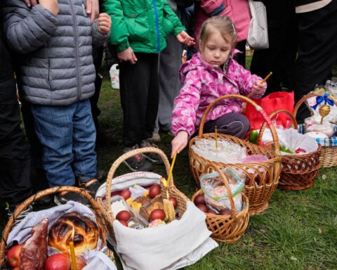 Russia and Ukraine accuse each other of violating Putin’s Easter ceasefire