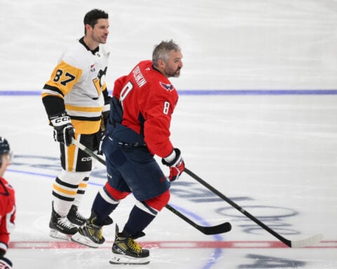 Ovechkin, Capitals keep postseason hopes alive with 3-0 victory over Penguins