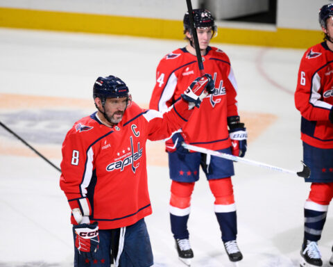 Ovechkin response to fans' request for 1 more year: 'I'll think about it'