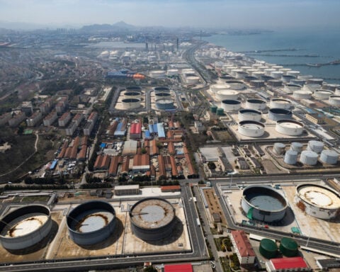 Oil prices rise after Trump threatens to block passage through Strait of Hormuz