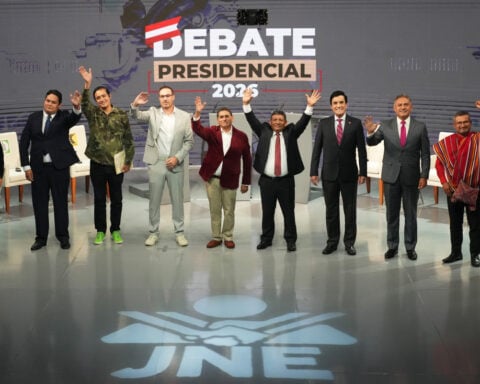 Peru election stretches into a second day after ballot delivery failures