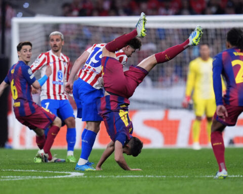 Atletico Madrid withstands Barcelona’s early blitz to reach the Champions League semifinals