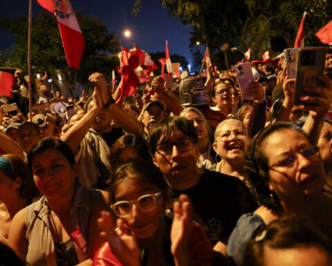Fujimori leads first round of Peru presidential election as vote count drags on