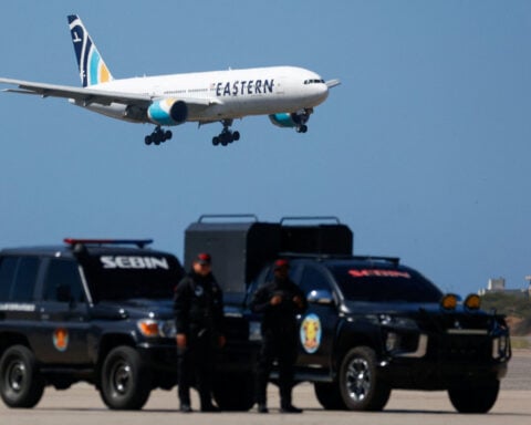 US appeals court shields Trump officials from probe over deportation flights