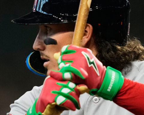 Jarren Duran directs obscene gesture toward fan at Minnesota and says fan told him to kill himself