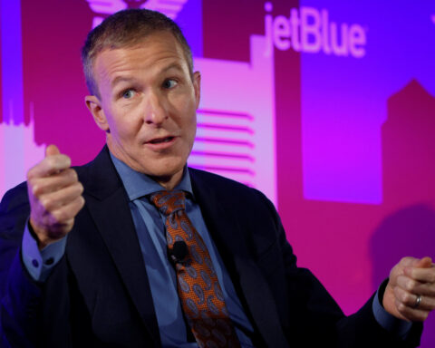 United Airlines CEO pitched American Airlines tie-up in meeting with Trump, sources say