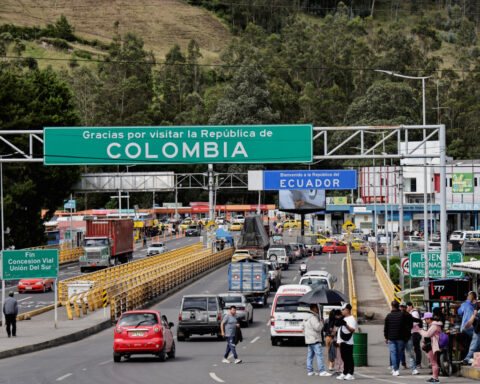 Colombia's Petro walks back 100% tariffs on Ecuadorean goods