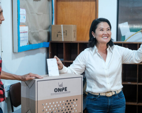 Keiko Fujimori leads Peru's presidential vote with 16.6%, shows early exit poll from Ipsos Peru