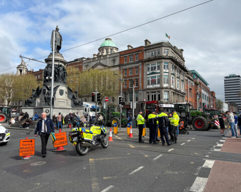 Irish police move to break blockade of oil refinery by protesters angry at fuel prices