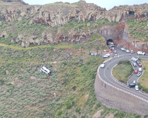 One dead, 27 injured as bus carrying British tourists crashes in Spain's La Gomera
